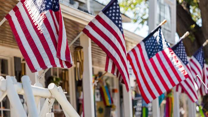 16 Persönlichkeitsmerkmale, die die Amerikaner wie ein (freundlicher) schmerzender Daumen im Ausland hervorheben lassen