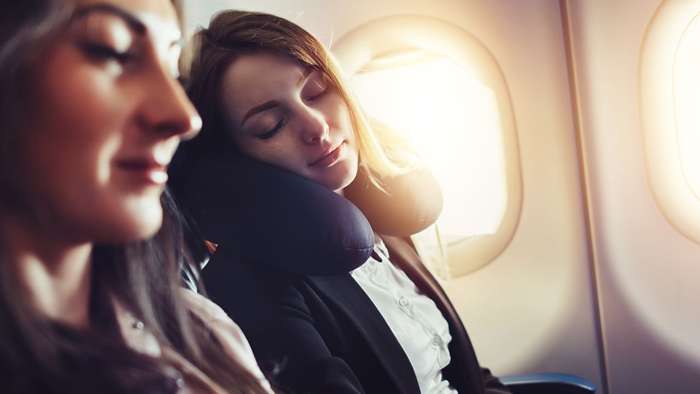 11 conseils éprouvés pour dormir dans un avion