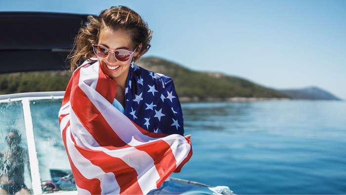 14 tratti americani che hanno stranieri che sollevano sopracciglia